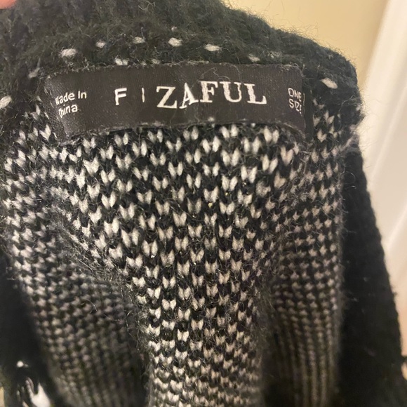 Zaful oversize cropped sweater. Never worn. The front is cropped. - Picture 3 of 3